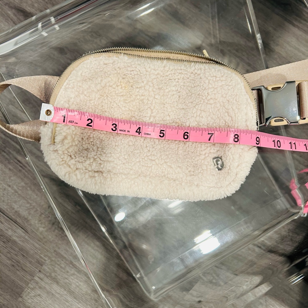 NWOT Lululemon Sherpa Fleece Beltbag Cream/White Fannypack - Picture 4 of 13